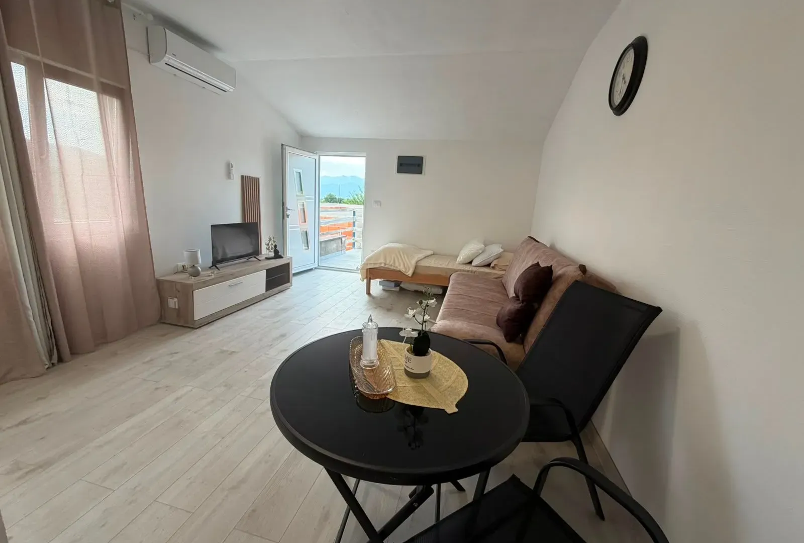 Izdavanje, garsonjera, 36m², Radanovići, Kotor