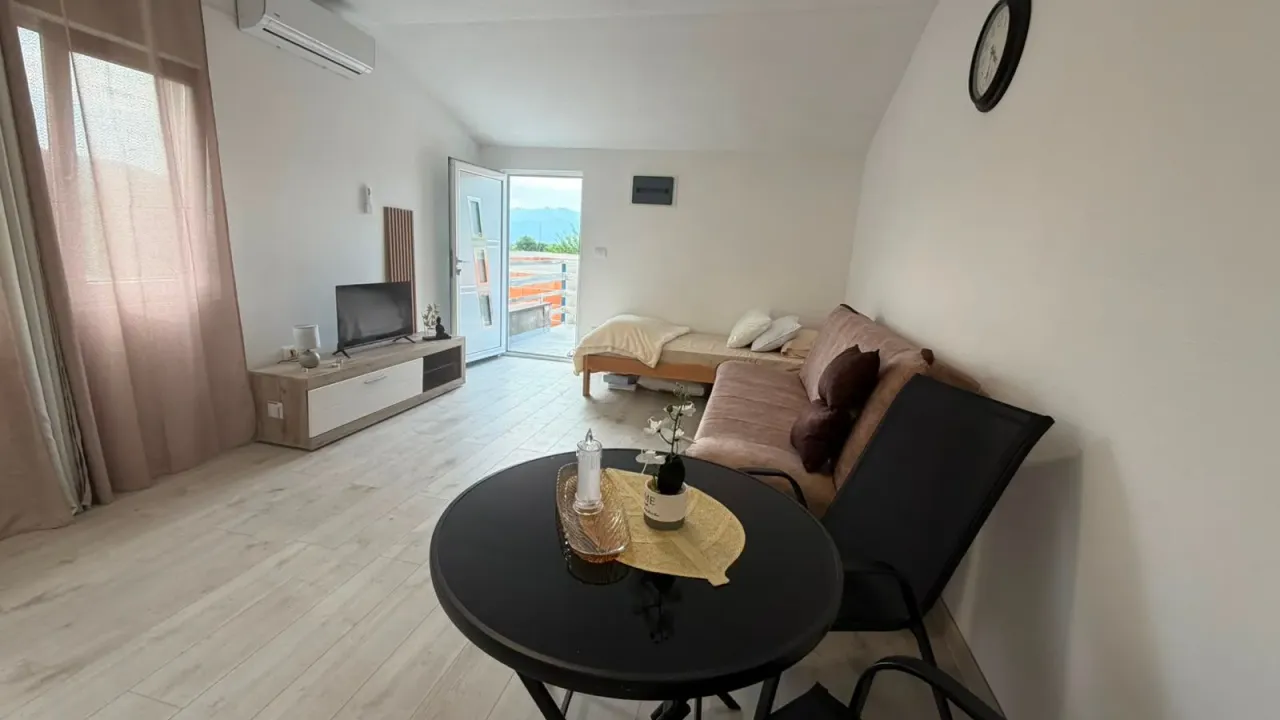 Rent, studio apartment, 36m², Radanovići, Kotor