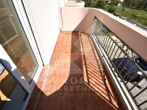 Rent, four bedroom apartment, 160m², Tološi, Podgorica - image 28