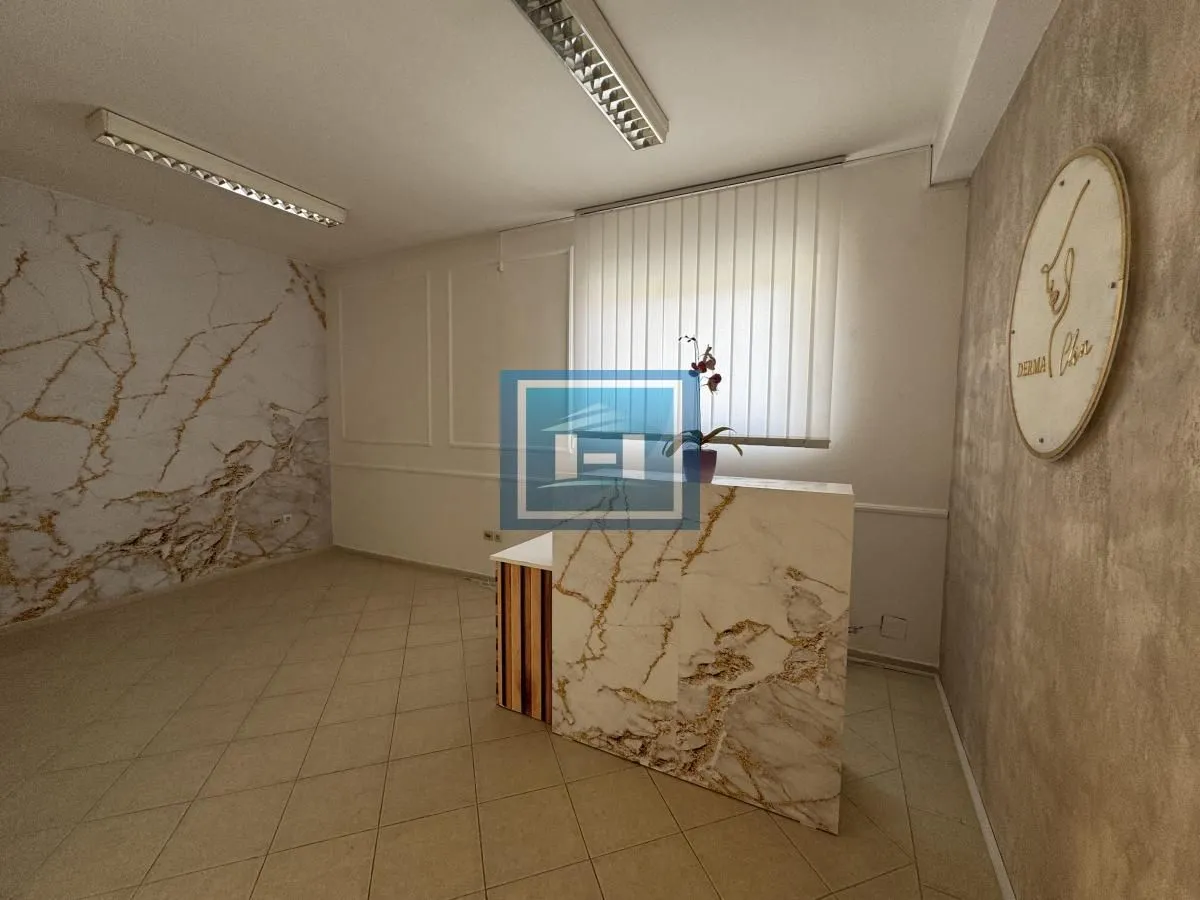 Rent, office space, 110m², Ćuprija, Srbija