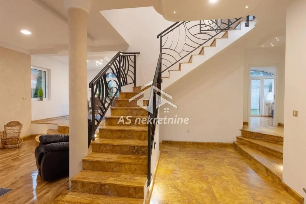 Izdavanje, kuća, 417m², Jajinci, Voždovac Sve Podlokacije
