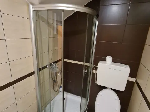 Izdavanje, trosoban stan, 110m², Podgorica, Crna Gora - image 15