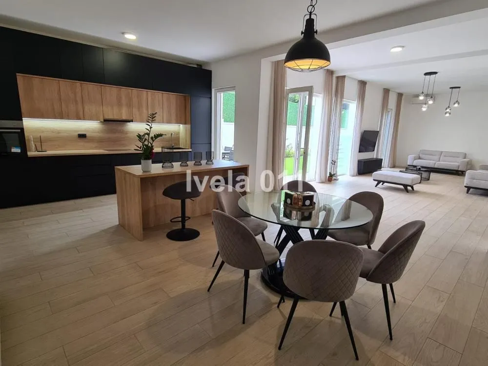 Sale, four bedroom apartment, 180m², Savski Venac, Beograd
