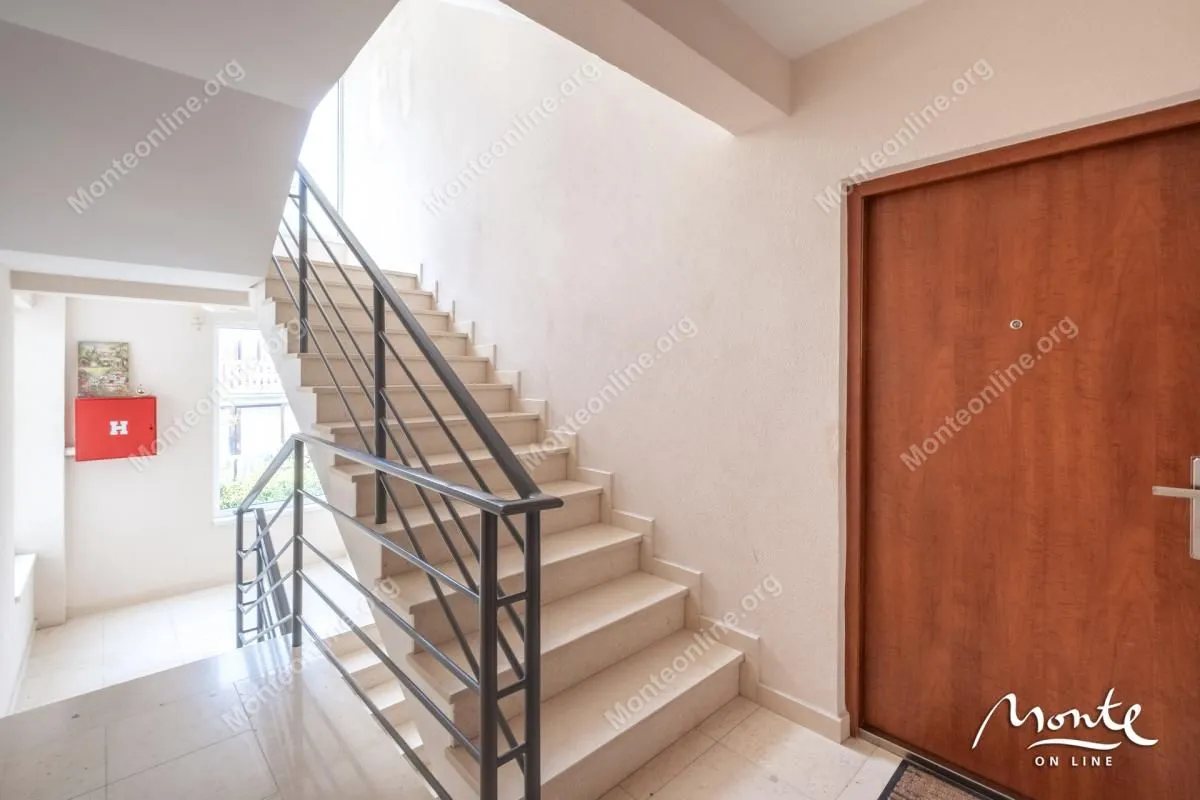 Sale, two bedroom apartment, 76m², Lazi, Budva