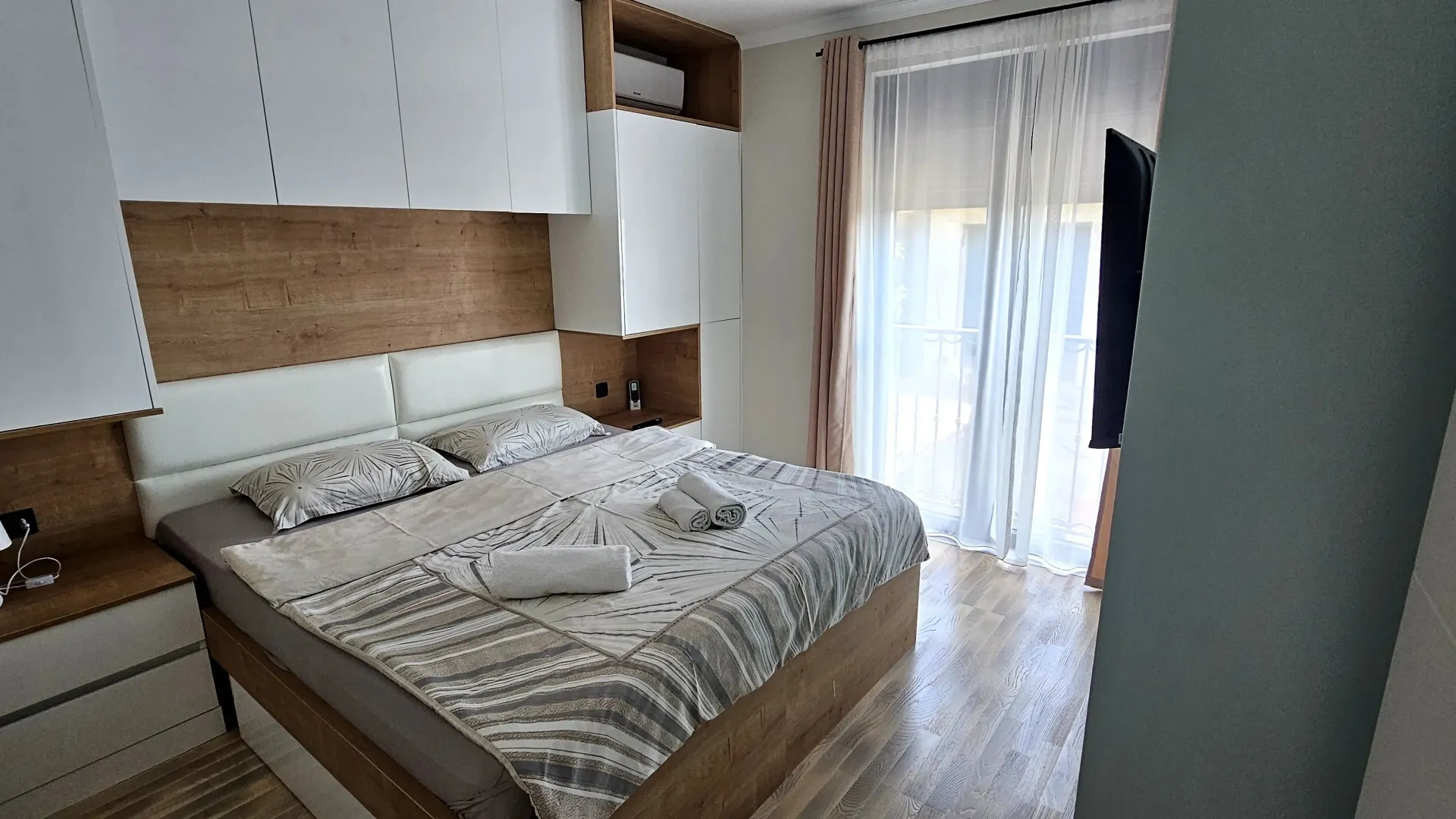 Izdavanje, dvosoban stan, 55m², Kalimanj, Tivat