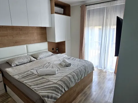 Izdavanje, dvosoban stan, 55m², Kalimanj, Tivat - image 14