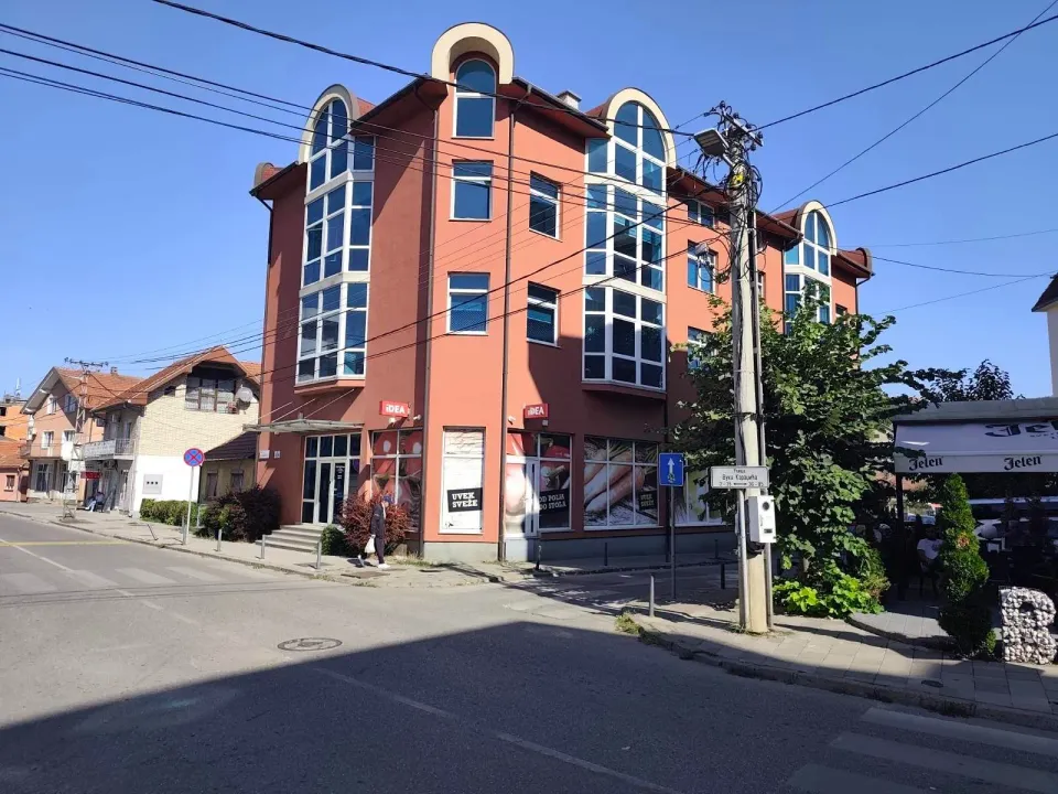Prodaja, trosoban stan, 140m², Centar, Loznica
