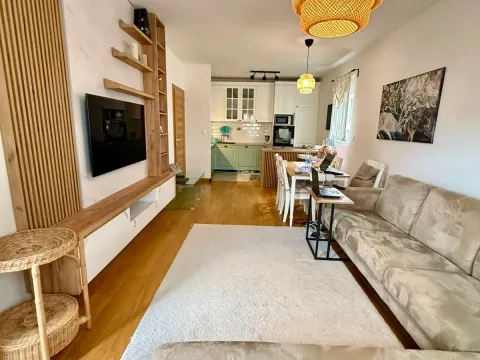 Izdavanje, dvosoban stan, 75m², City Kvart, Podgorica - image 2