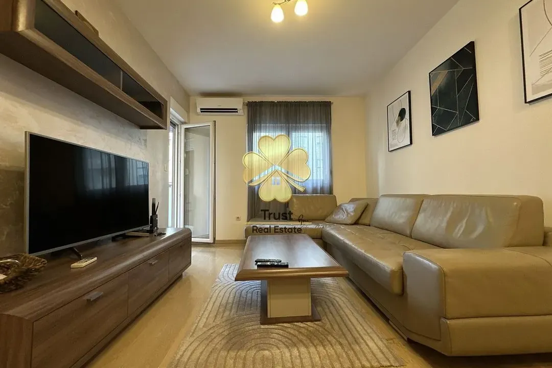 Izdavanje, jednosoban stan, 50m², City Kvart, Podgorica