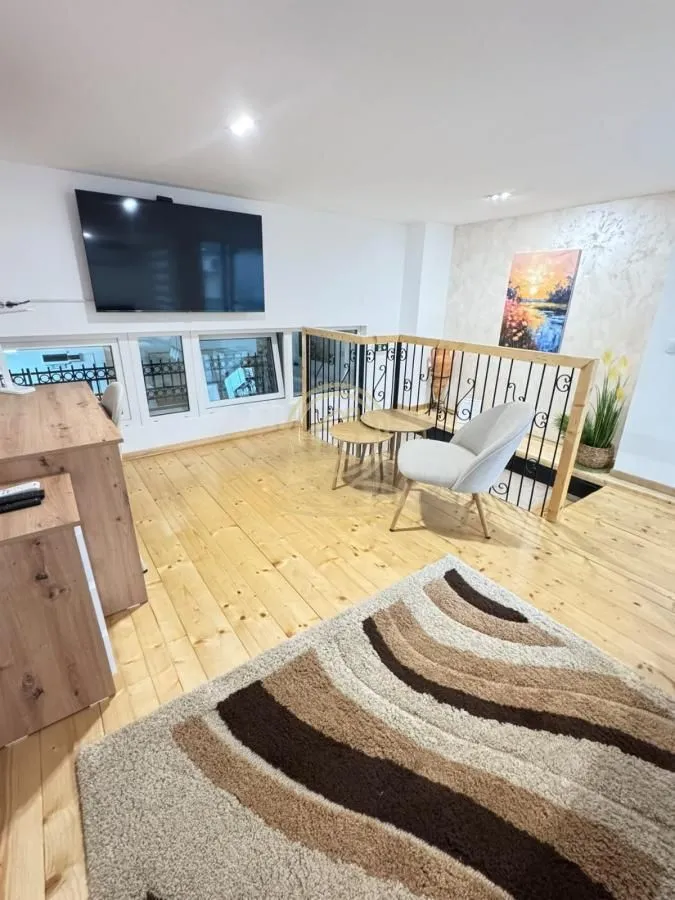 Izdavanje, dvosoban stan, 78m², Južni Bulevar, Vračar Sve Podlokacije