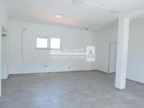 Izdavanje, poslovni prostor, 200m², Boleč, Grocka - image 6