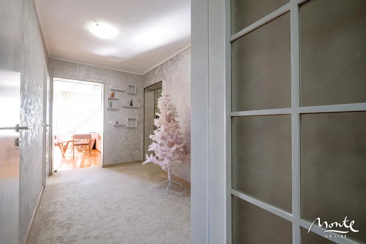 Prodaja, dvosoban stan, 110m², Centar, Tivat