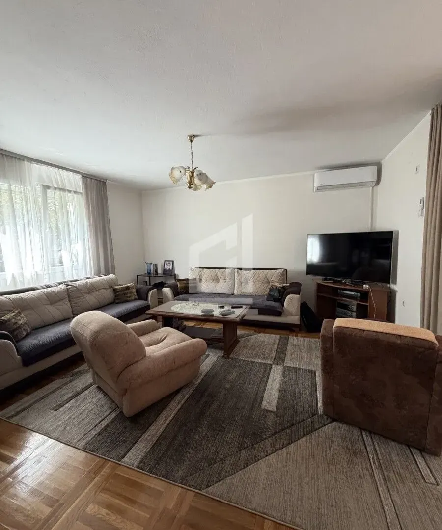 Prodaja, kuća, 187m², Zlatica, Podgorica