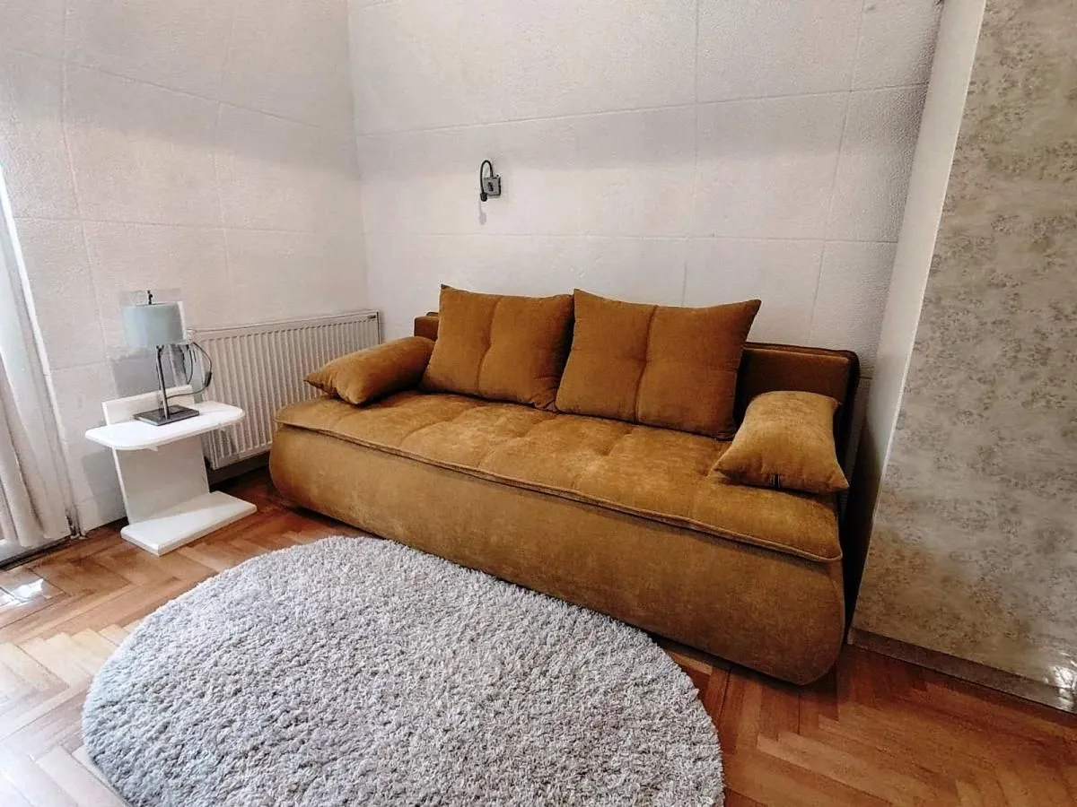 Izdavanje, trosoban stan, 90m², Centar, Niš