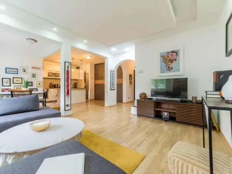 Prodaja, jednosoban stan, 60m², Tivat, Crna Gora