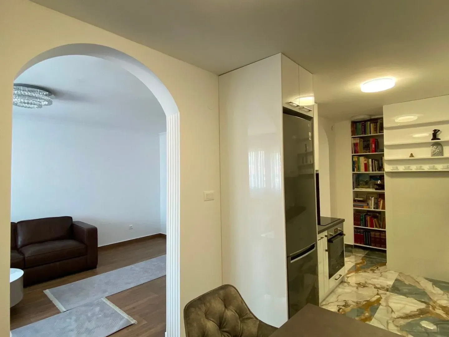 Izdavanje, trosoban stan, 90m², Preko Morače, Podgorica