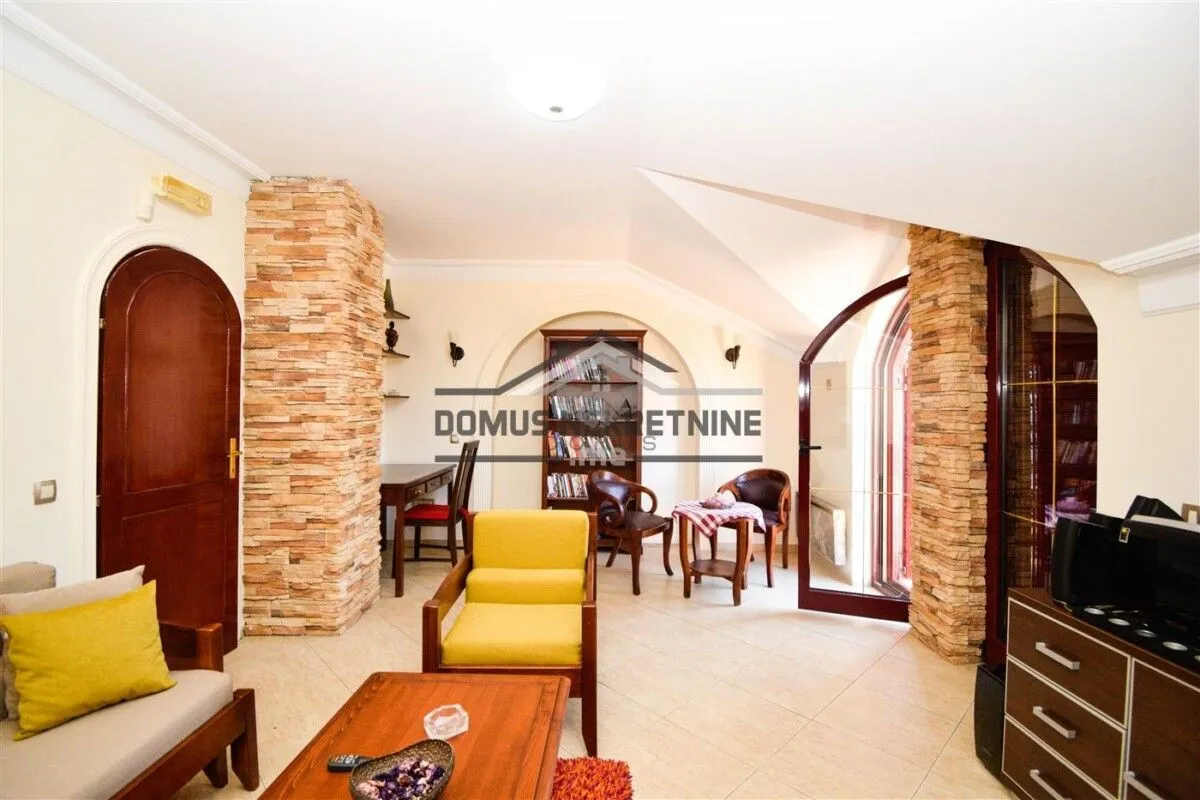 Rent, house, 200m², Donja Gorica, Podgorica