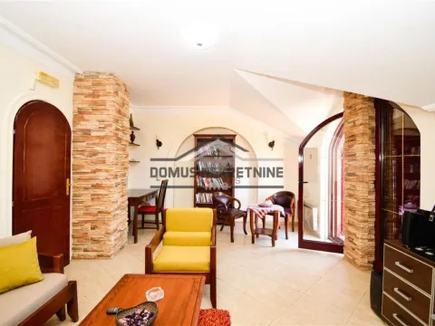 Izdavanje, kuća, 200m², Donja Gorica, Podgorica - image 23