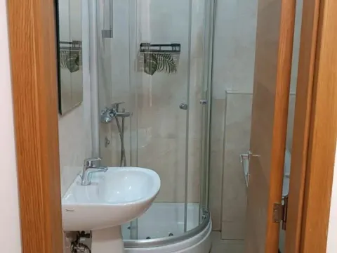 Rent, one bedroom apartment, 47m², Blok 6, Podgorica - image 4