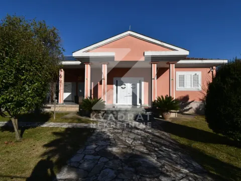 Izdavanje,  kuća, 300m2, Donja Gorica, Podgorica