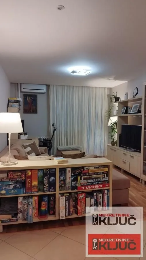 Prodaja, trosoban stan, 75m², Novo naselje, Novi Sad