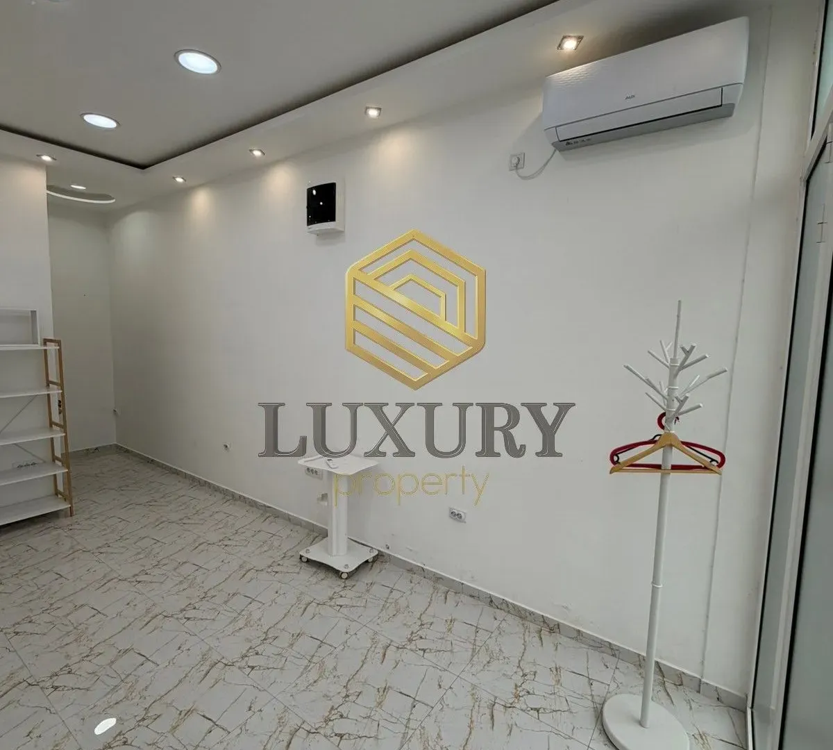 Rent, office space, 18m², 1 maj, Podgorica