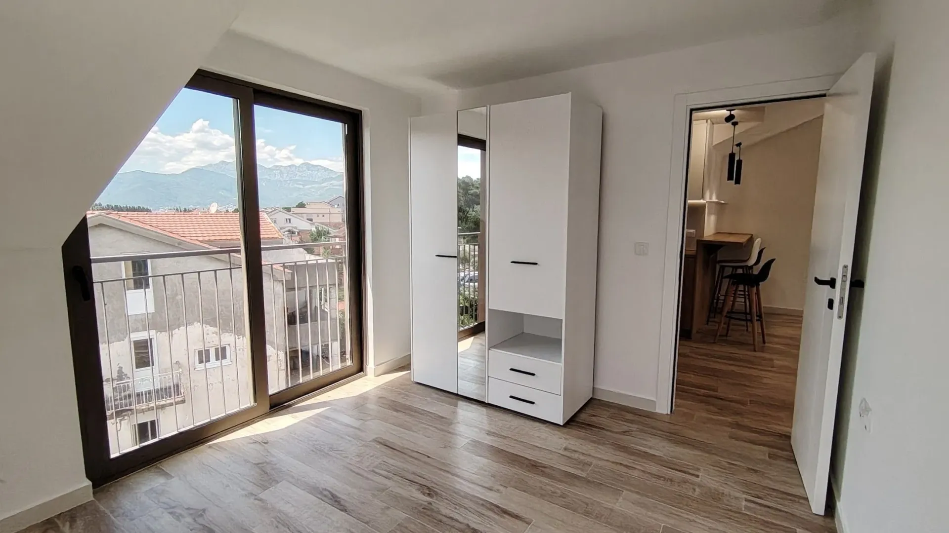 Prodaja, dvosoban stan, 85m², Tivat, Crna Gora