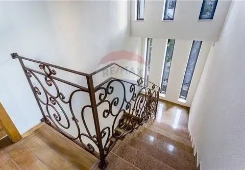 Rent, house, 700m², Krašići, Tivat - image 5