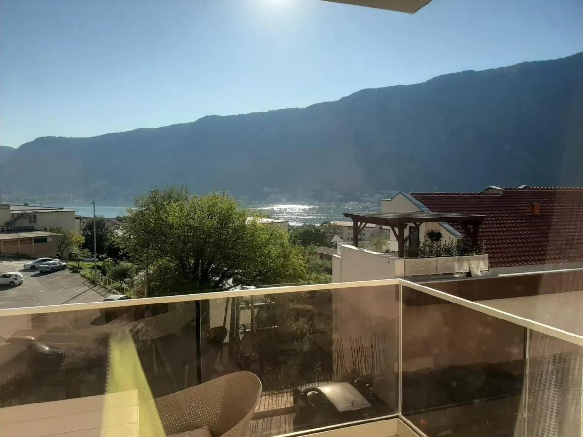 Rent, two bedroom apartment, 65m², Dobrota, Kotor