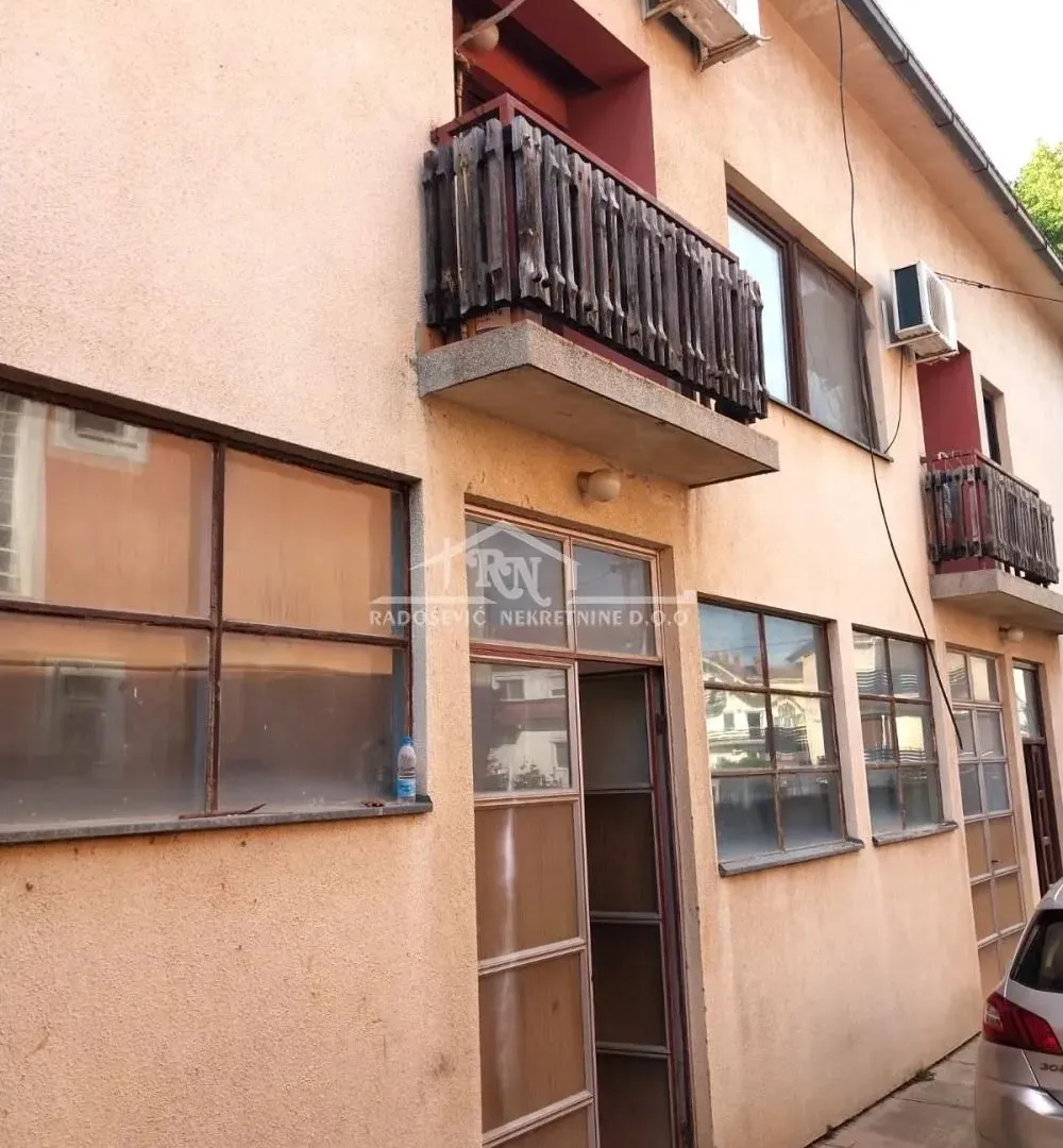 Prodaja, kuća, 410m², Novi Banovci, Stara Pazova