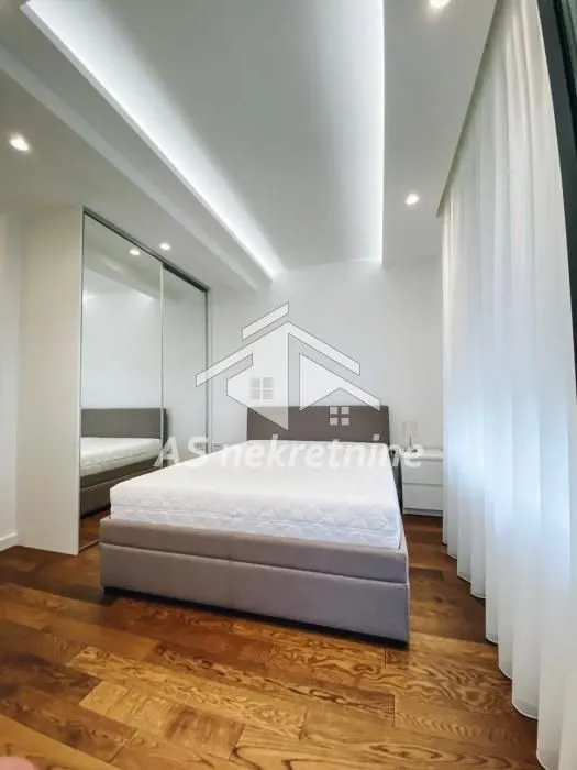 Izdavanje, trosoban stan, 68m², Čubura, Beograd