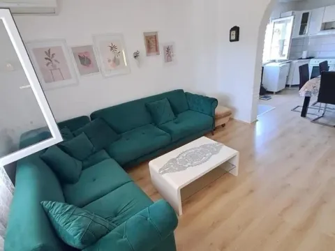 Izdavanje, kuća, 130m², Tološi, Podgorica - image 2