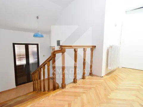 Izdavanje, kuća, 200m², Stari Aerodrom, Podgorica - image 11