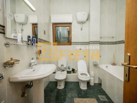 Izdavanje, trosoban stan, 140m², Gorica C, Podgorica - image 20