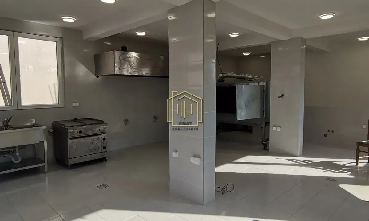 Izdavanje, poslovni prostor, 140m², Tološi, Podgorica