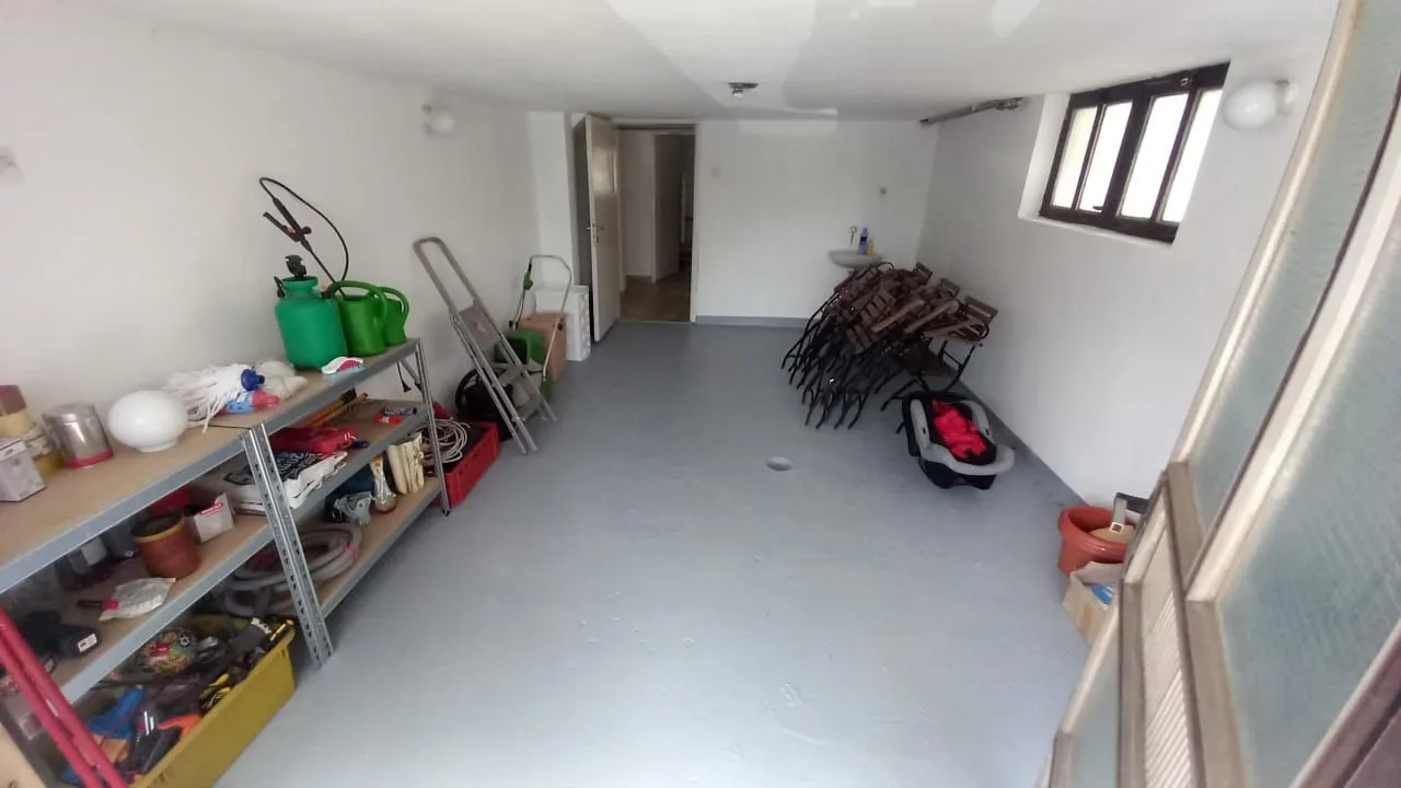 Izdavanje, kuća, 200m², Blok 9, Podgorica