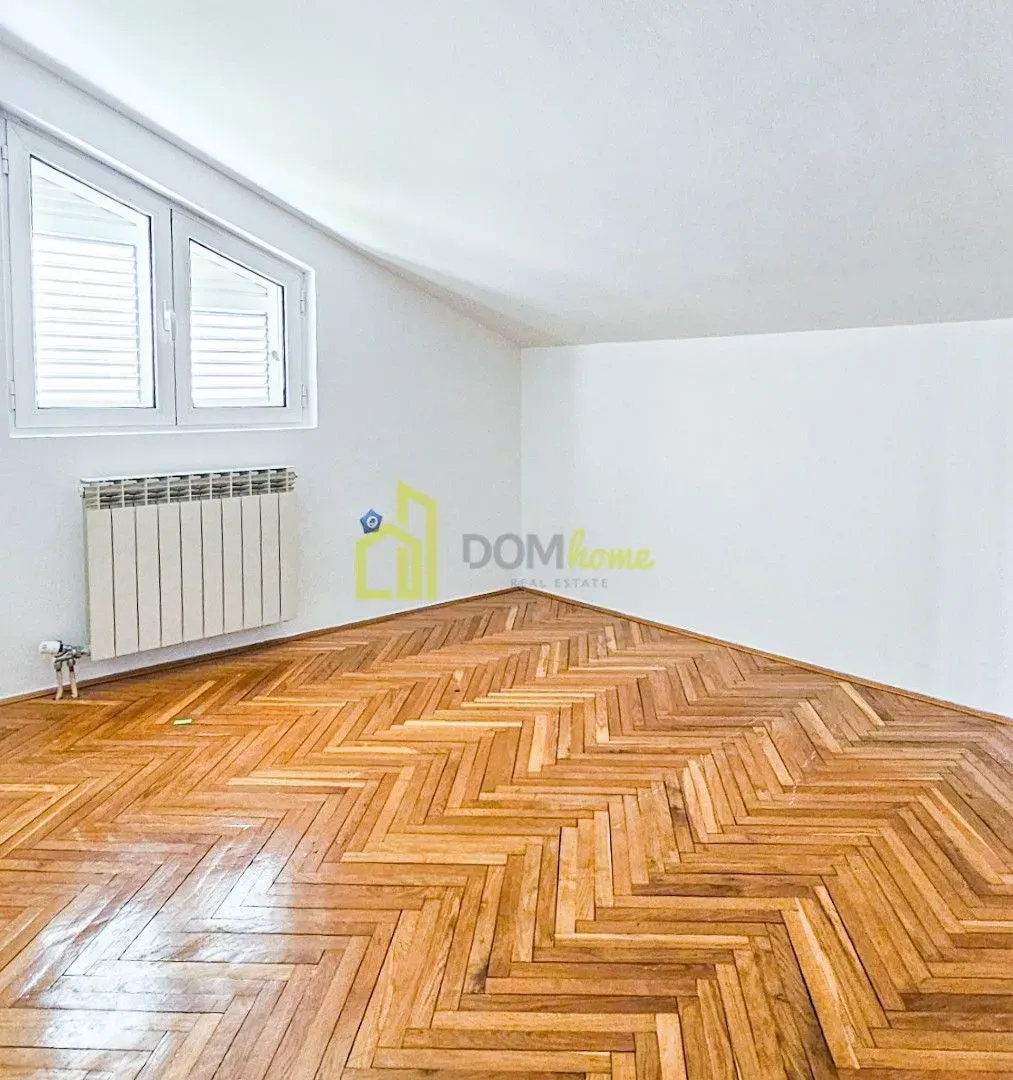 Sale, house, 350m², Momišići, Podgorica
