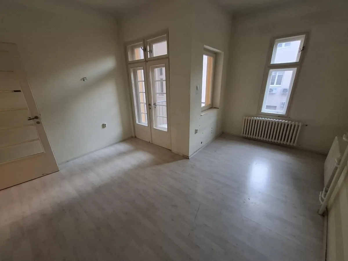 Izdavanje, trosoban stan, 122m², Centar, Novi Sad