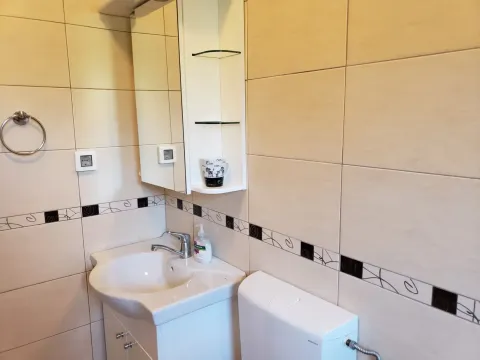 Izdavanje, stan, 90m², Tivat, Crna Gora - image 2