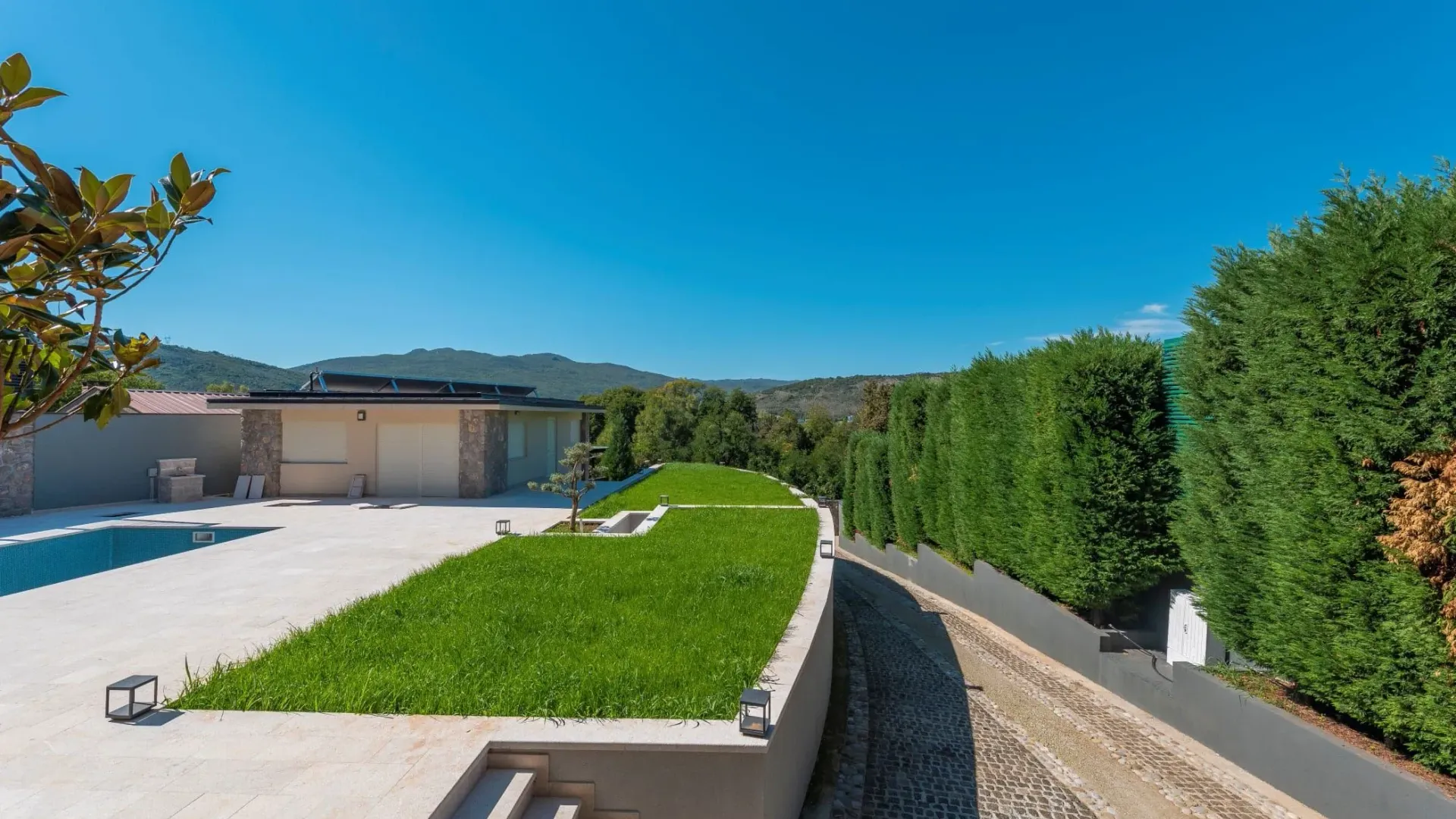 Sale, house, 492m², Mareza, Podgorica