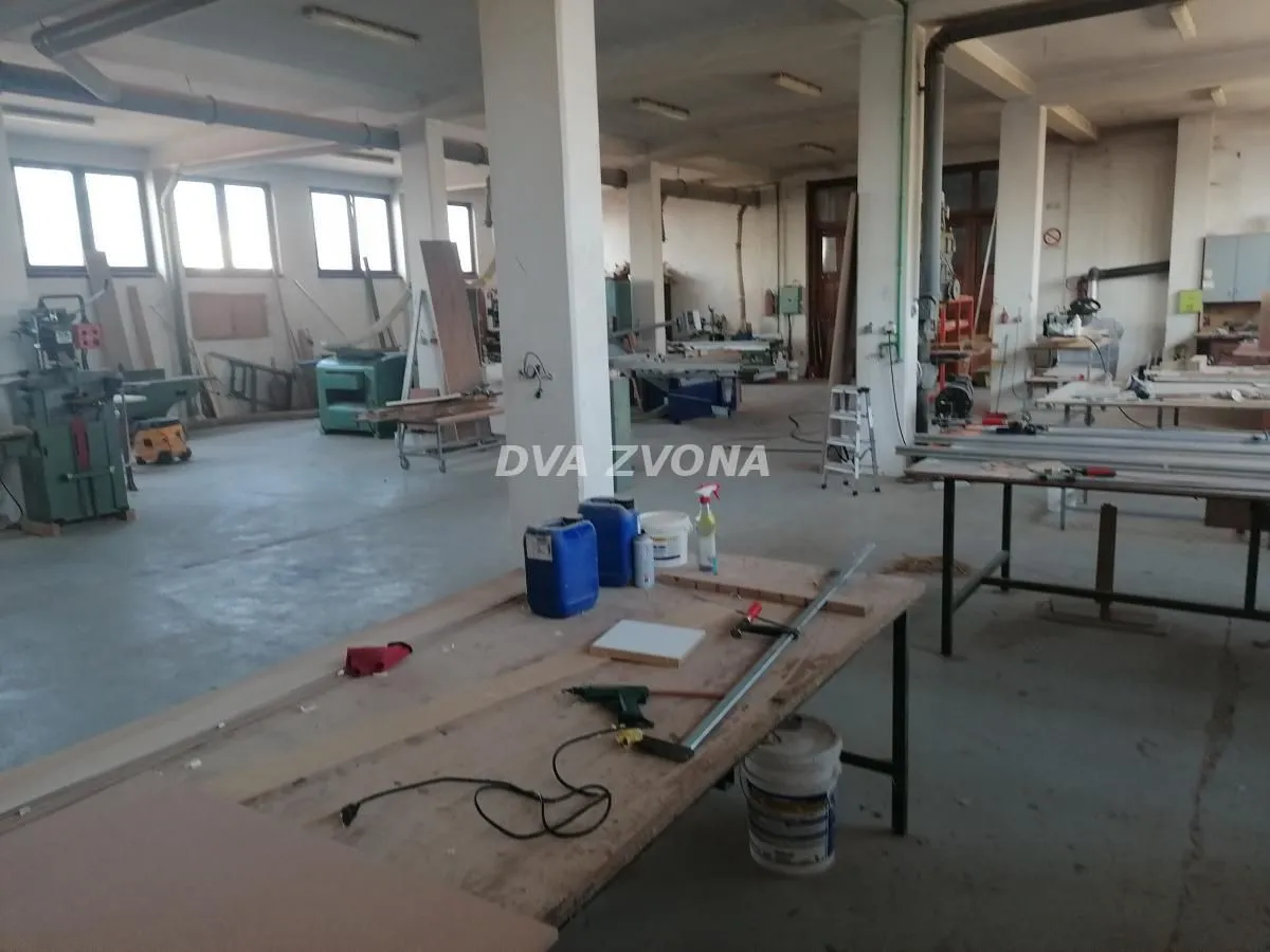 Sale, office space, 2000m², Centar, Inđija