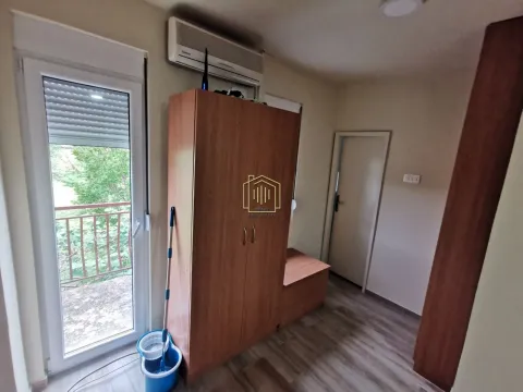 Izdavanje, kuća, 136m², Bioče, Podgorica - image 18