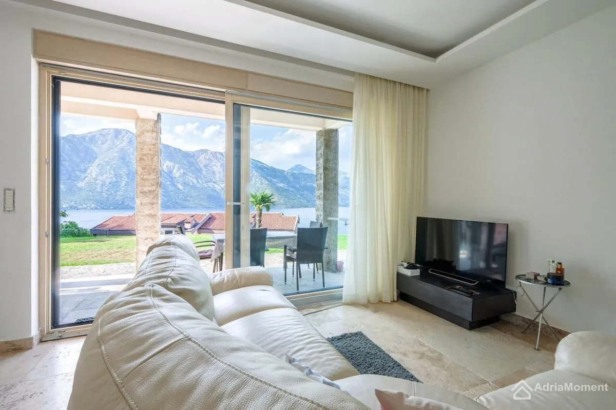 Sale, two bedroom apartment, 68m², Kostanjica, Kotor