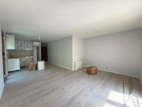 Sale, one bedroom apartment, 45m², Bečići, Budva - image 2