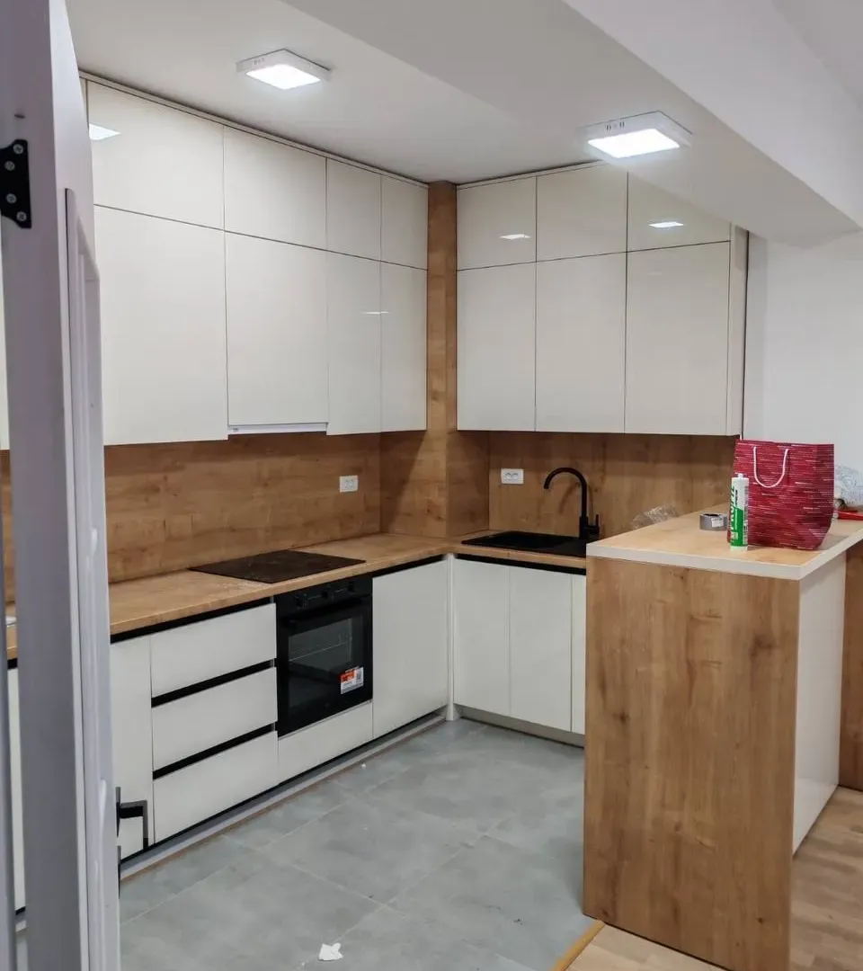 Izdavanje, dvosoban stan, 80m², Centar, Podgorica