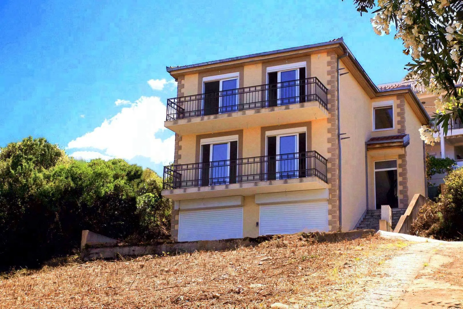 Prodaja, kuća, 226m², Utjeha, Bar