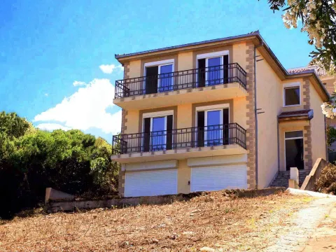 Prodaja, kuća, 226m², Utjeha, Bar - image 1