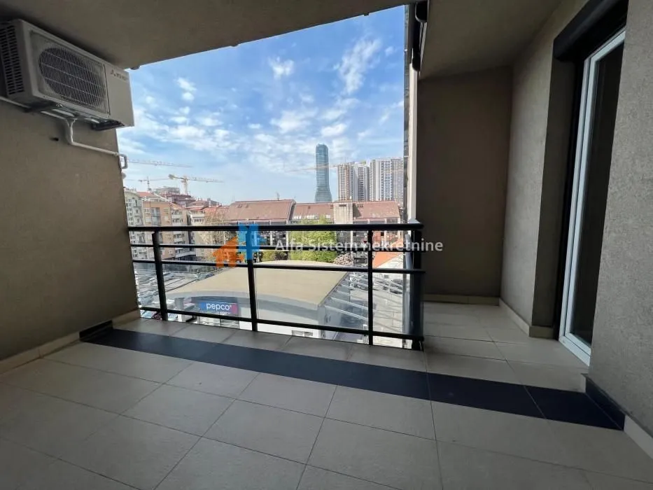Izdavanje, četvorosoban stan, 100m², Sarajevska, Beograd