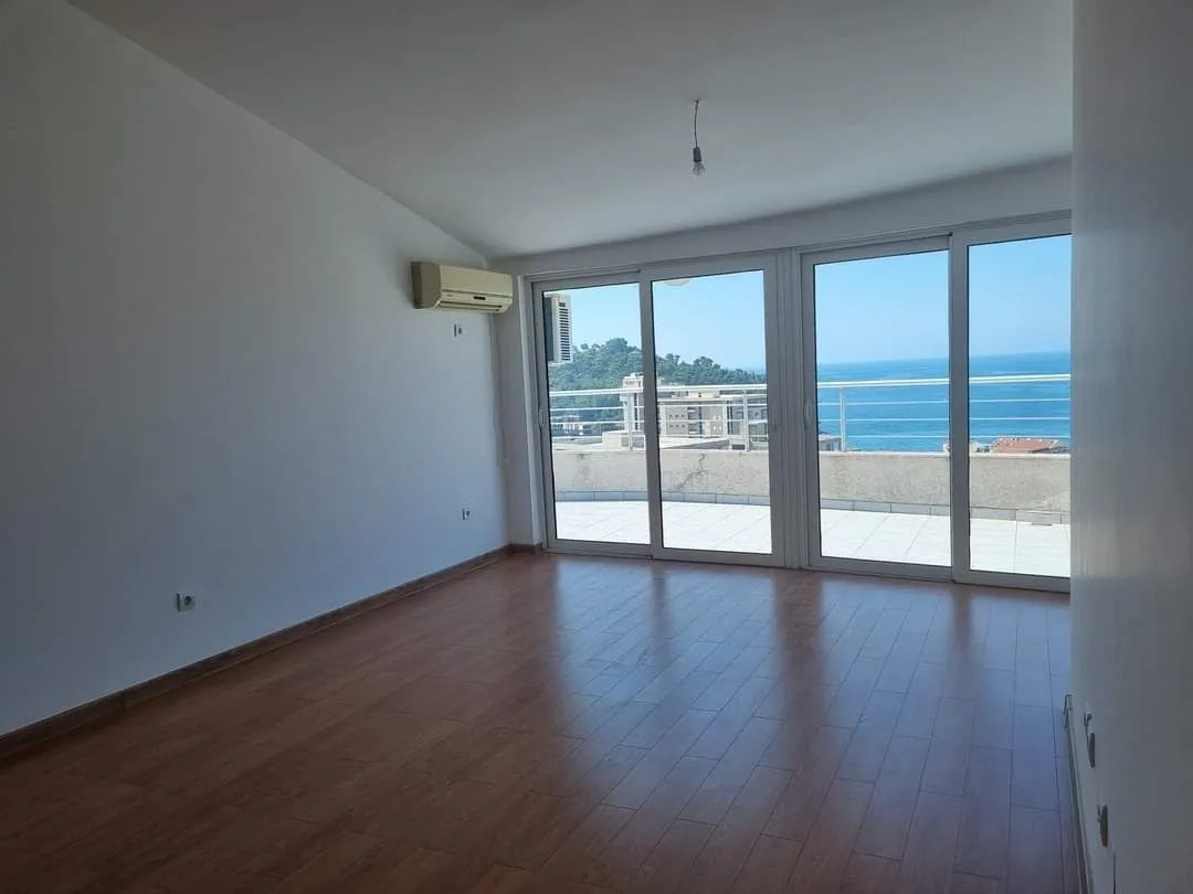 Sale, three bedroom apartment, 169m², Petrovac, Budva