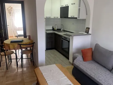 Izdavanje, trosoban stan, 55m², Čukarica, Beograd - image 4